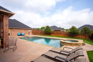 Stunning traditional 5-bed, 4-bath home with open main living - photo 8