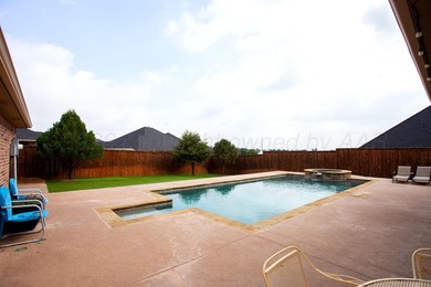 Stunning traditional 5-bed, 4-bath home with open main living - photo 9