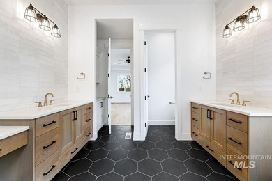*Photo Similar Images* Built for an elevated luxury lifestyle - photo 27