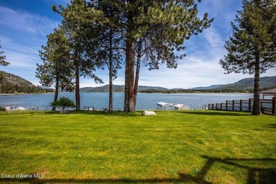 Timeless waterfront retreat with soaring cathedral ceilings, an - photo 3