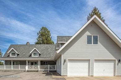 Timeless waterfront retreat with soaring cathedral ceilings, an - photo 5