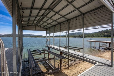 Timeless waterfront retreat with soaring cathedral ceilings, an - photo 7