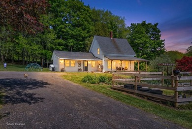 Welcome to 10 Highland Ridge in Hampden -- where convenience - photo 1