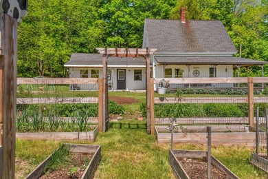 Welcome to 10 Highland Ridge in Hampden -- where convenience - photo 4