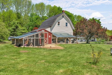 Welcome to 10 Highland Ridge in Hampden -- where convenience - photo 5