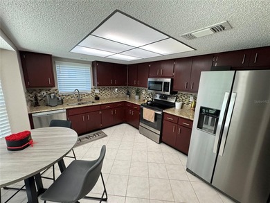 Welcome to this well maintained 2-bedroom, 2-bath, 2-car garage - photo 17