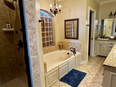 This 2006 custom built Lakehouse boast high ceilings 3 bedrooms - photo 23