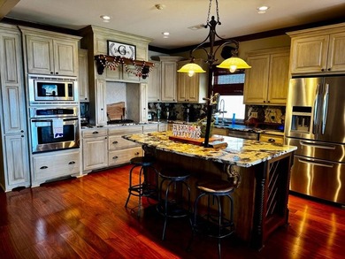 This 2006 custom built Lakehouse boast high ceilings 3 bedrooms - photo 33