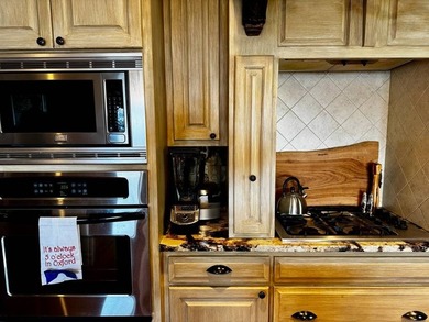 This 2006 custom built Lakehouse boast high ceilings 3 bedrooms - photo 34