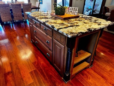 This 2006 custom built Lakehouse boast high ceilings 3 bedrooms - photo 36