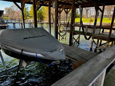 This 2006 custom built Lakehouse boast high ceilings 3 bedrooms - photo 45