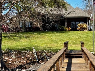 This 2006 custom built Lakehouse boast high ceilings 3 bedrooms - photo 46