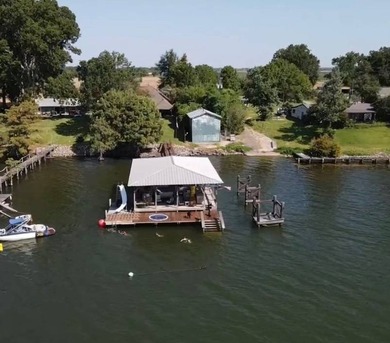 This 2006 custom built Lakehouse boast high ceilings 3 bedrooms - photo 59