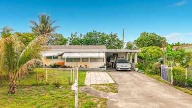 This recently renovated and very spacious 4 bedroom, home - photo 1
