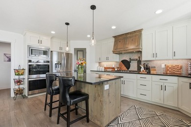 Price just lowered! Motivated sellers! Appraised well above the - photo 15