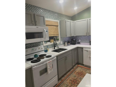 Beautifully updated 2-bedroom, 2-bath, single-level condo - photo 24