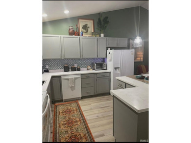 Beautifully updated 2-bedroom, 2-bath, single-level condo - photo 25