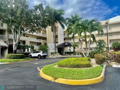 (private lake, pond, creek) Condo For Sale in Tamarac Florida