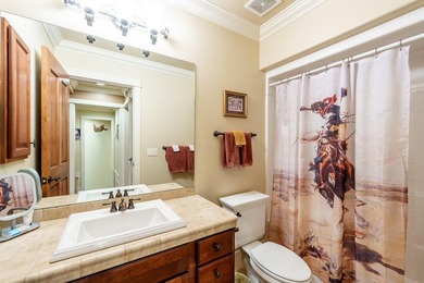 This charming Cottage is located within walking distance of The - photo 25