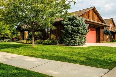 This charming Cottage is located within walking distance of The - photo 35