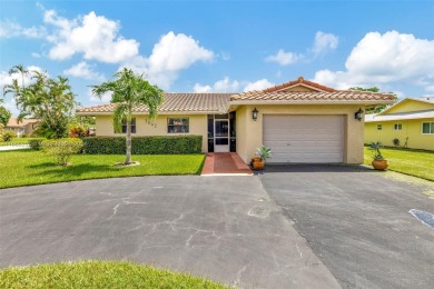 (private lake, pond, creek) Home For Sale in Tamarac Florida