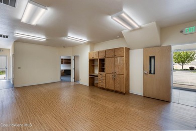 Located in the heart of the thriving city of Ponderay, this - photo 5