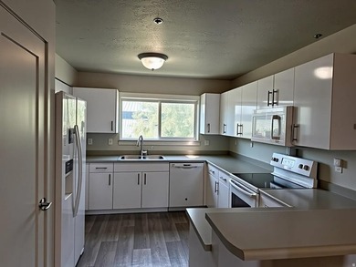 One of the best values in Orem! This beautifully maintained - photo 2