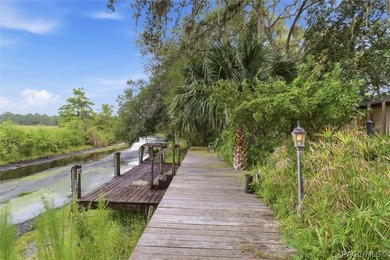 Nestled beneath a canopy of majestic oak trees and overlooking - photo 36