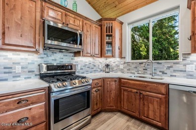 Set in a beautifully updated custom home minutes from downtown - photo 10