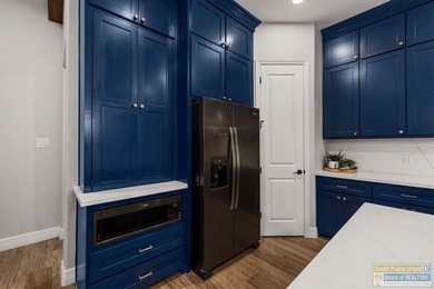 YOUR LUXURY RETREAT AWAITS - MOTIVATED SELLERS! Experience - photo 12