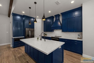 YOUR LUXURY RETREAT AWAITS - MOTIVATED SELLERS! Experience - photo 13