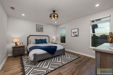 YOUR LUXURY RETREAT AWAITS - MOTIVATED SELLERS! Experience - photo 17