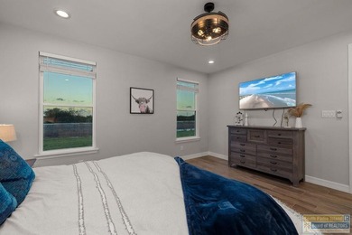 YOUR LUXURY RETREAT AWAITS - MOTIVATED SELLERS! Experience - photo 18