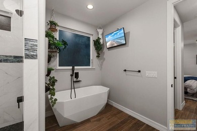 YOUR LUXURY RETREAT AWAITS - MOTIVATED SELLERS! Experience - photo 21