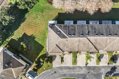 Located within the gated Riverview Townhomes community, this - photo 31
