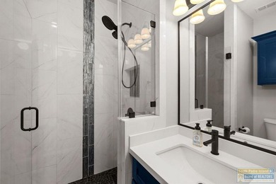 YOUR LUXURY RETREAT AWAITS - MOTIVATED SELLERS! Experience - photo 31
