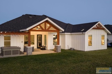 YOUR LUXURY RETREAT AWAITS - MOTIVATED SELLERS! Experience - photo 37