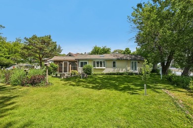 ***Three Buildings, Over an Acre, & 400+ Feet of Waterfront - photo 2