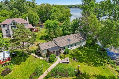 ***Three Buildings, Over an Acre, & 400+ Feet of Waterfront - photo 3
