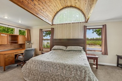 ***Three Buildings, Over an Acre, & 400+ Feet of Waterfront - photo 7
