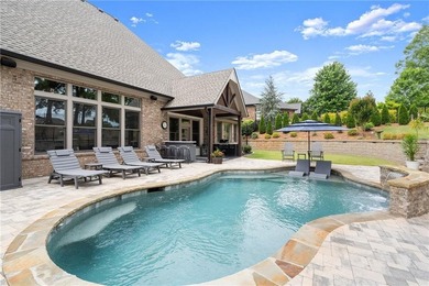 Immaculate custom-built masterpiece, with primary suite on main - photo 2