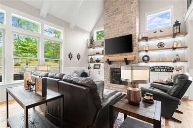 Immaculate custom-built masterpiece, with primary suite on main - photo 9