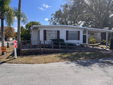 LOCATION, LOCATION, LOCATION ! Corner lot 2bedroom 2 bath - photo 1