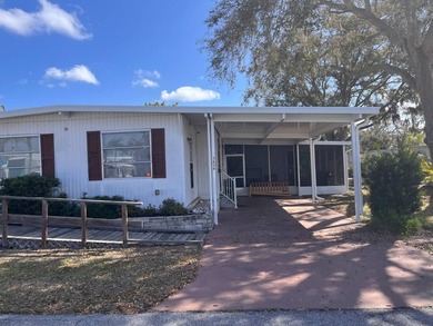 LOCATION, LOCATION, LOCATION ! Corner lot 2bedroom 2 bath - photo 2