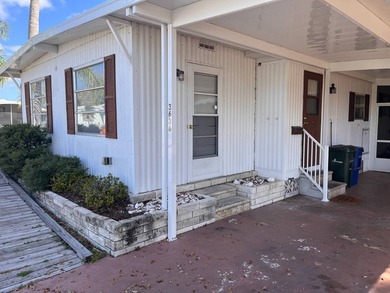 LOCATION, LOCATION, LOCATION ! Corner lot 2bedroom 2 bath - photo 4