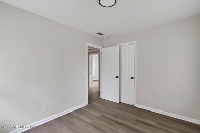 Welcome home to this beautifully renovated 3-bedroom, 2-bath - photo 33