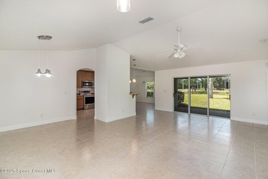 Practically NEW and MOVE IN READY NOW, this 4 BEDROOM, 2 Bath, 2 - photo 5