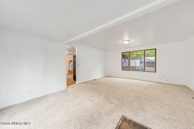Beautifully remodeled and completely move in ready 3 bed, 2 bath - photo 5