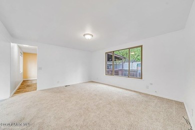 Beautifully remodeled and completely move in ready 3 bed, 2 bath - photo 6