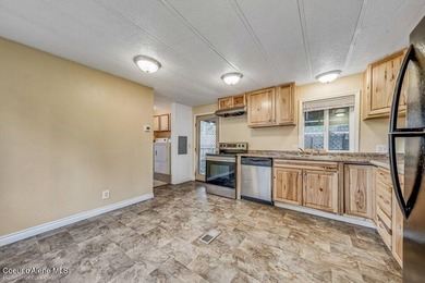 Beautifully remodeled and completely move in ready 3 bed, 2 bath - photo 9